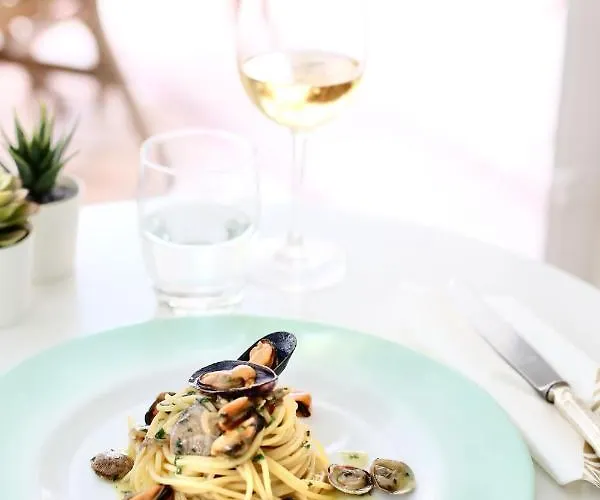 Flora فندق كاتوليكا