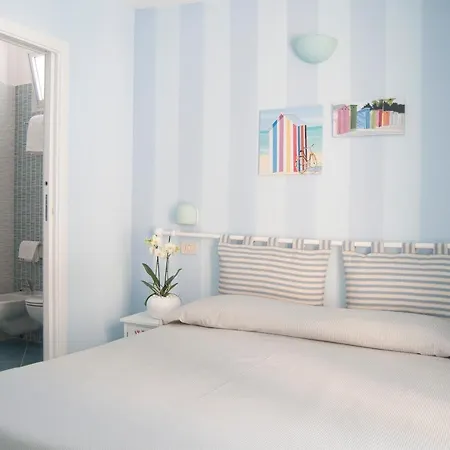 Flora Hotel 3*