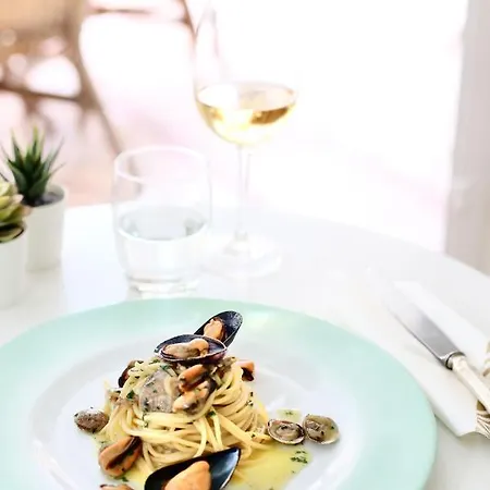 Flora Отель Каттолика