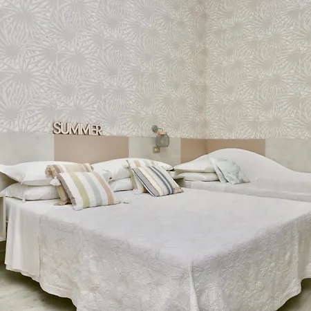 Flora Hotel 3*