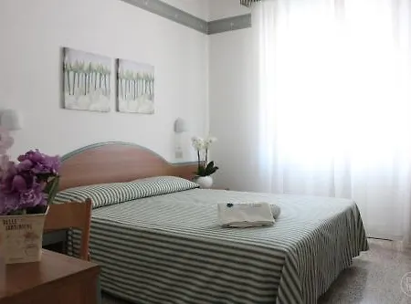 Flora Отель Каттолика