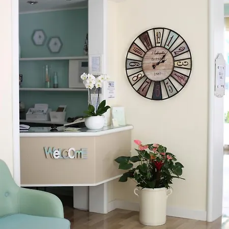 Flora Hotel 3*