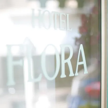 Flora ホテル 3*